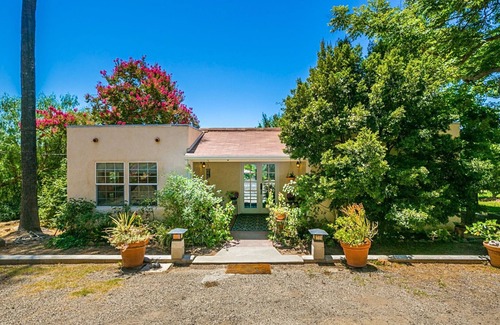 Ojai House | Guesthouse nestled in acres of organic avocado and pixie tangerine orchards.
