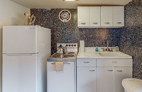Gig Harbor Cottage | Guesthouse w/direct beach access & views of Olympic Mountains/Carr Inlet
