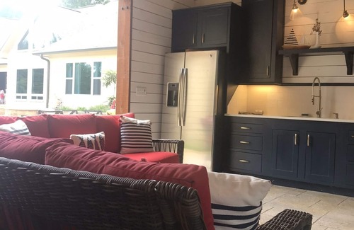 Mineola House | Guesthouse with a pool!