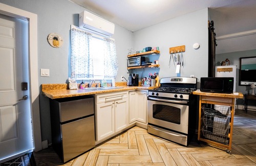 St. Petersburg - Clearwater House | Guesthouse with jacuzzi & pool access in St. Petersburg, Near Downtown & Beaches