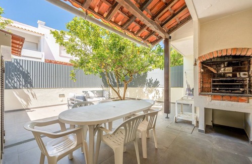 Charneca de Caparica e Sobreda House | GuestReady - Relaxing Stay Near the Beach