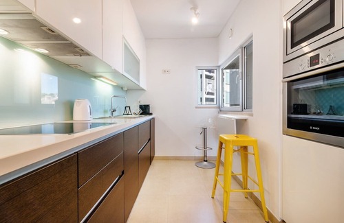 Alges Apartment | GuestReady - Alges Apt with Stunning Rooftop Pool
