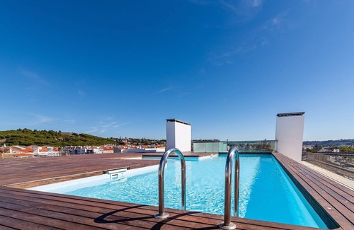 Alges Apartment | GuestReady - Alges Apt with Stunning Rooftop Pool