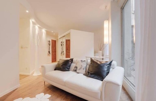 Moliere - Edgard Quinet Apartment | GuestReady - Amazing Ivory Flat - Tête d'Or Park