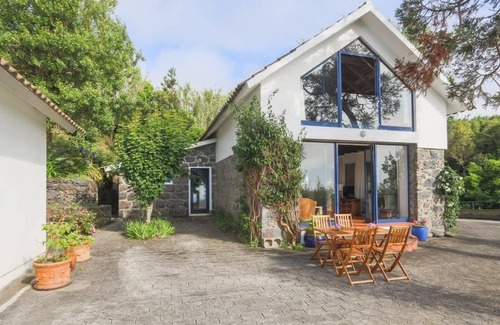 Ponta Delgada House | GuestReady - Blue OceanView Relaxing Cottage