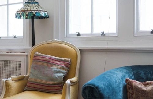 College Park and Old Oak Apartment | GuestReady Central Flat by Oxford Street, 4 guests