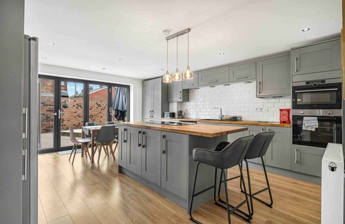 Trafford House | GuestReady - Charming Retreat in Trafford