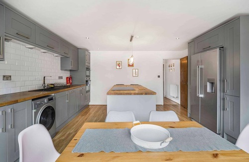 Trafford House | GuestReady - Charming Retreat in Trafford