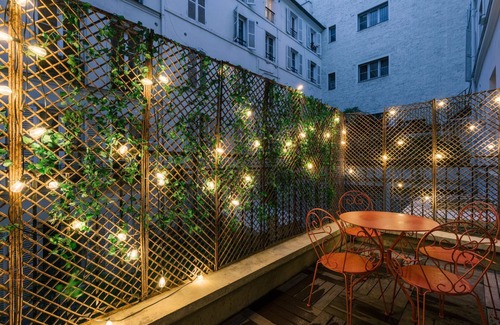 Quartier de la Porte-Saint-Denis Apartment | GuestReady - Chic Apt near Galeries Lafayette