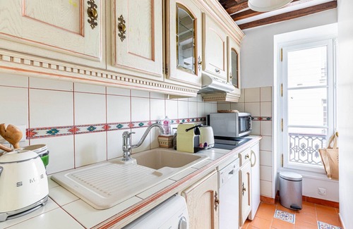 Arsenal Apartment | GuestReady - Chic & Central Paris Hideaway for 2