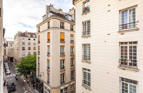 Arsenal Apartment | GuestReady - Chic & Central Paris Hideaway for 2