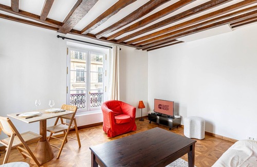 Arsenal Apartment | GuestReady - Chic & Central Paris Hideaway for 2