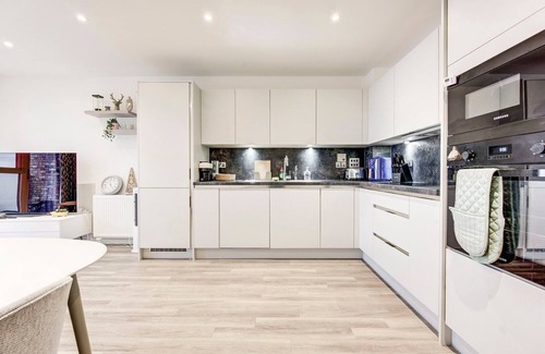 Hounslow Central Apartment | GuestReady - Cosmopolitan Living in Hounslow