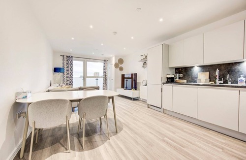 Hounslow Central Apartment | GuestReady - Cosmopolitan Living in Hounslow