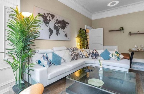 Bonnington Apartment | GuestReady - Designer Elegance in City's Heart