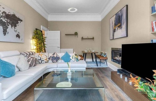 Bonnington Apartment | GuestReady - Designer Elegance in City's Heart