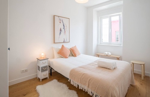 Alto do Pina Apartment | GuestReady - Flamingo's House