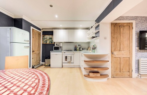 Oval Apartment | GuestReady - Flat Near The Oval Cricket