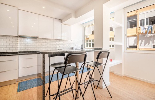 Carvoeira Apartment | GuestReady - Grey pearl in Queluz