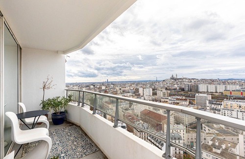 Quartier de la Chapelle Apartment | GuestReady - High-Rise Haven with Attractive Views