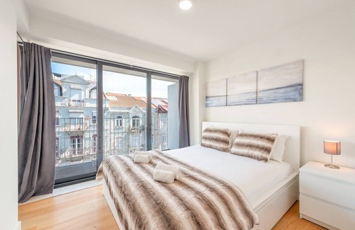 Sao Sebastiao da Pedreira Apartment | GuestReady - Honey in The Sun