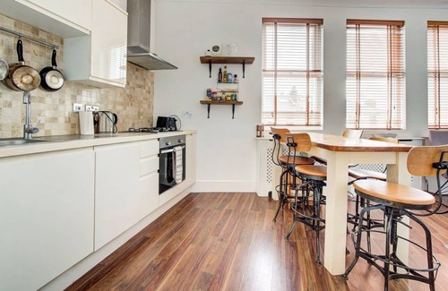 Shaftesbury Apartment | GuestReady - Lavender Hill Gem
