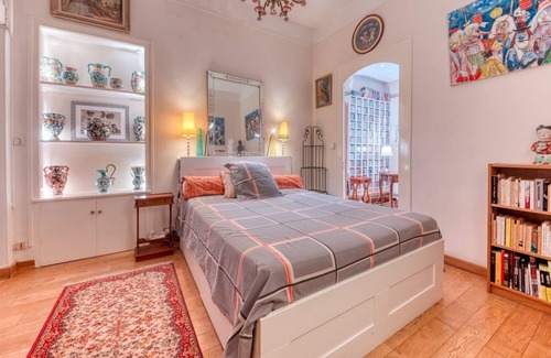 Griffon - Royale Apartment | GuestReady - Lyon Literary Retreat amidst Antiques