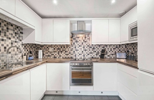 Chinatown Apartment | GuestReady - Modern stay in Liverpool city centre
