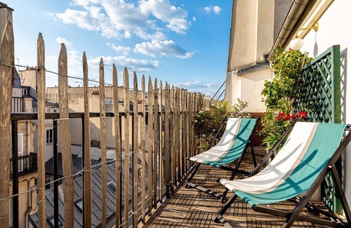 Vivienne Apartment | GuestReady - Ocean blue with Sacré-Cœur views