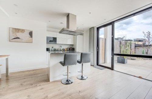 Stratford and New Town Apartment | GuestReady - Olympic Park City Living