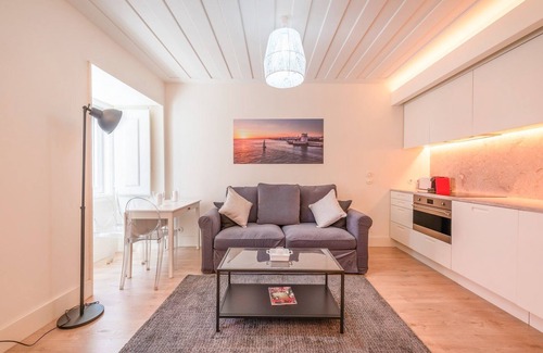 Lisbon Old Town Apartment | GuestReady - Pink Sunset