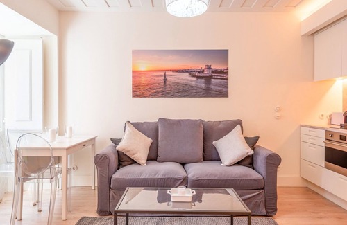 Lisbon Old Town Apartment | GuestReady - Pink Sunset