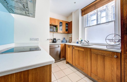 South Kensington Apartment | GuestReady - Rosey Delight in South Kensington