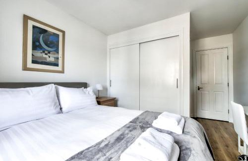 Leith Apartment | GuestReady - Stylish Apt w/Parking near Edinburgh
