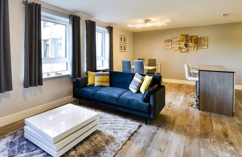 Ellemford Apartment | GuestReady - Stylish & Welcoming Apartment in Chesser, Edinburgh!