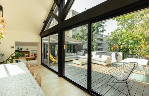Villa Montmorency Villa | GuestReady - Sunny with terrace and garden in 16th