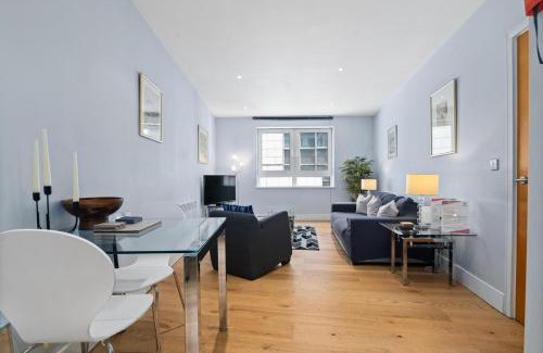 Tower Hill Apartment | GuestReady - Tower of London at your doorstep