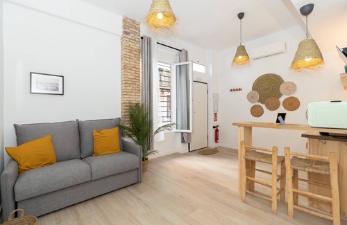 Valencia Apartment | GuestReady - Tropical stay in Mislata Valencia