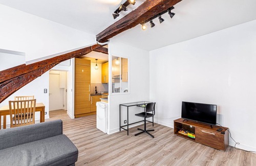 Paris City Center Apartment | GuestReady - Wooden essence near the Louvre