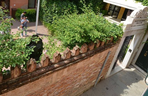 Dorsoduro Apartment | GUGGENHEIM ROMANTIC OVERLOOKING 4pax, Wifi Aircond