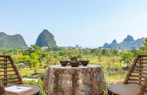 Xiufeng Hotel | Guilin Village Creek Inn-Fee pick up service over three nights