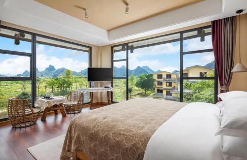 Xiufeng Hotel | Guilin Village Creek Inn-Fee pick up service over three nights