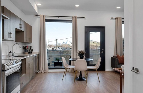 Edgehill Condo | GULCH Located with 4 Beds - Pool, Private Patio & Secure Parking