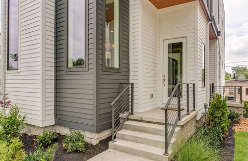 Edgehill House | Gulch South - 4BR home with rooftop deck - One of the best Nashville locations