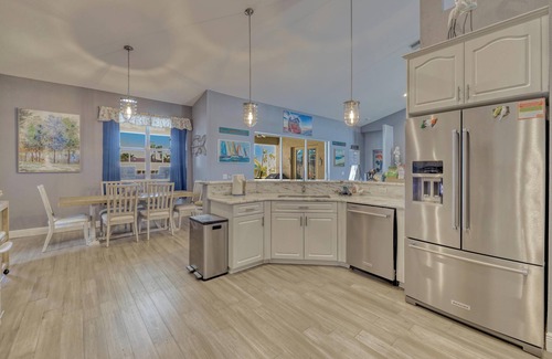 Caloosahatchee House | Gulf Access/Upscale/2,791sqft/Dog-Friendly! FREE HTD Pool+EV Charge/Kayaks/Bikes