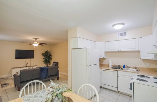 Gulfport Apartment | Gulf - Charming 2Br Lake Front Apartment