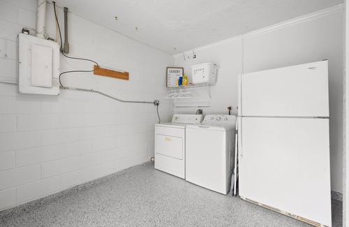 Pinebrook Estates House | Gulf Coast Get-Away! Heated pool, sleeps 10! 69th