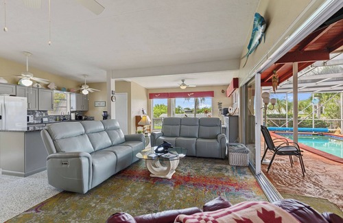 North Port House | Gulf Coast Getaway: Pool Kayaks Fishing