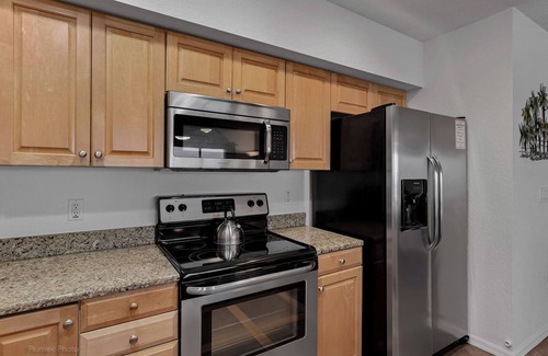 Independence Square Condo | Gulf Front Condo - Close to many restaurants!