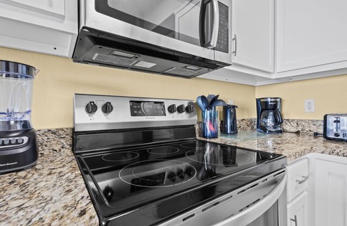 Orange Beach Condo | Gulf front condo w/pools, gym, hot tub, sauna & beach path!